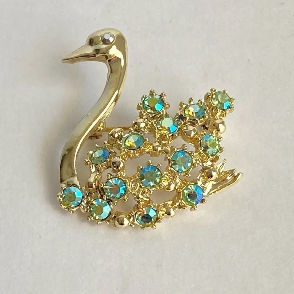 Vintage swan brooch
